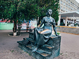 Памятник Нонне Мордюковой