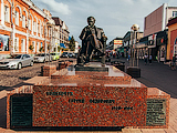 Памятник Сергею Бондарчуку