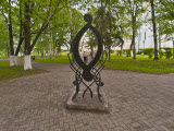 Буква О, памятник